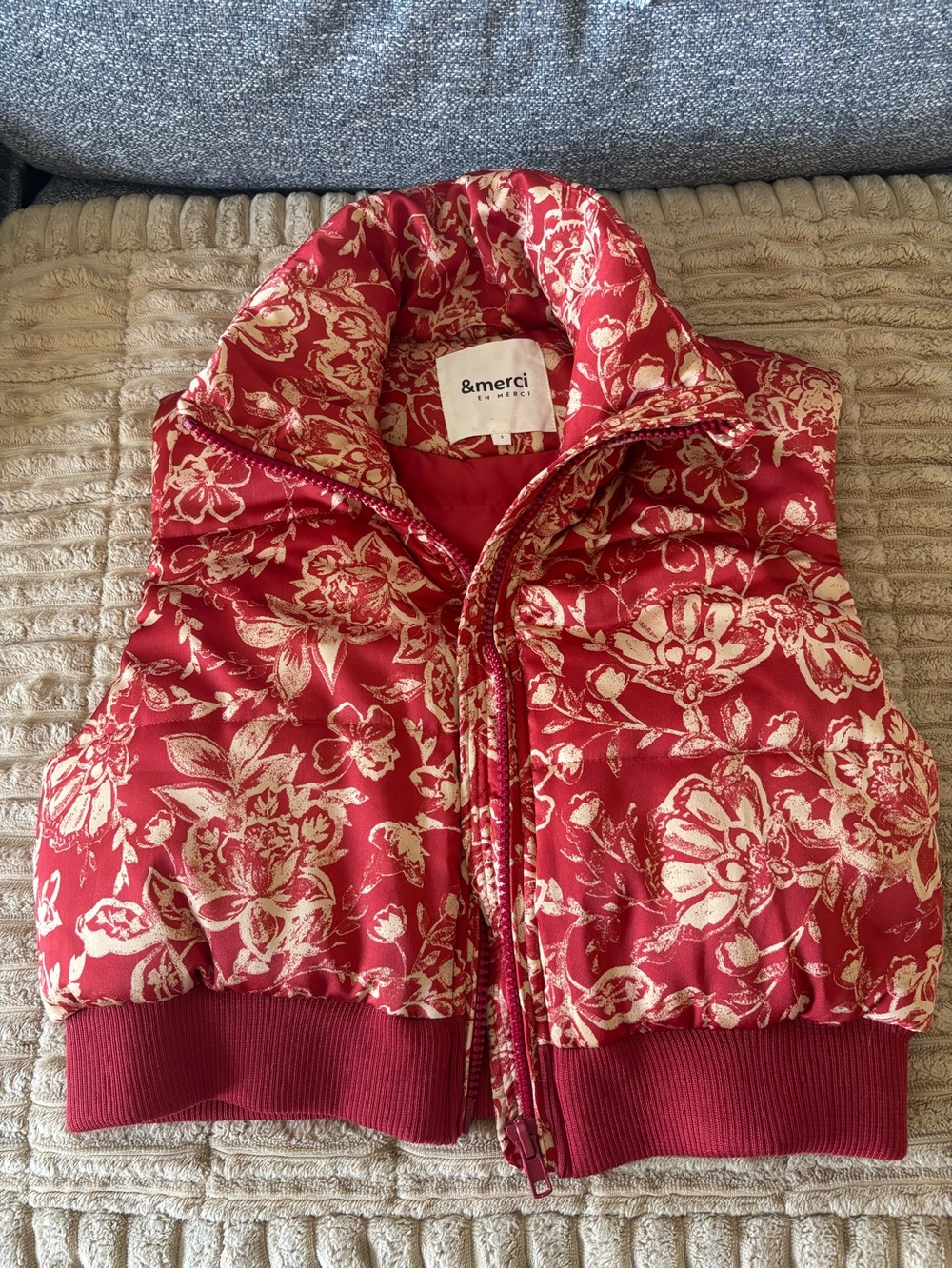 &merci Red Floral Quilted Puffer Vest